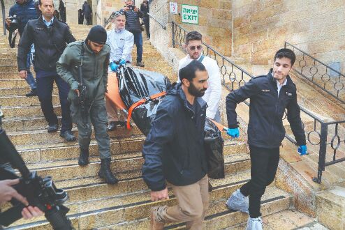 Palestinian kills 1, injures 4 before cops shoot him dead
