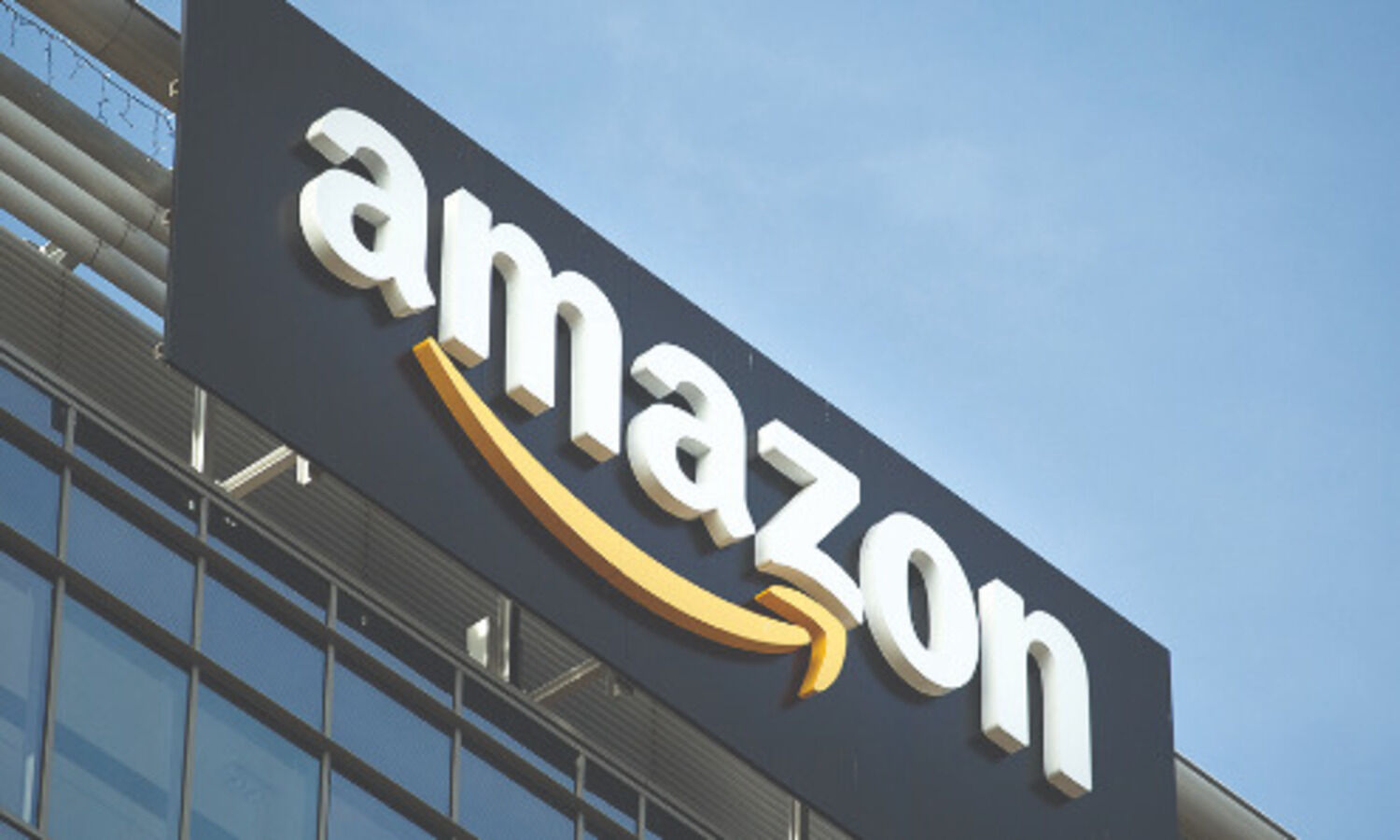 Italian watchdog fines Apple, Amazon $225 mn