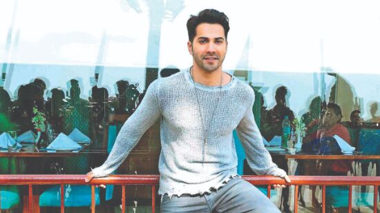 Varun surprises his fans with the first look of Bhediya