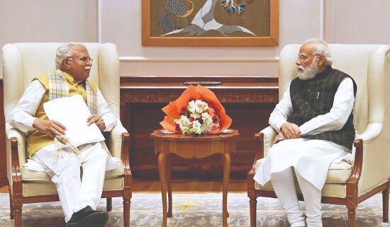 Khattar meets PM Modi, invites him for Gita Jayanti Mahotsav Khattar meets PM Modi, invites him for Gita Jayanti Mahotsav