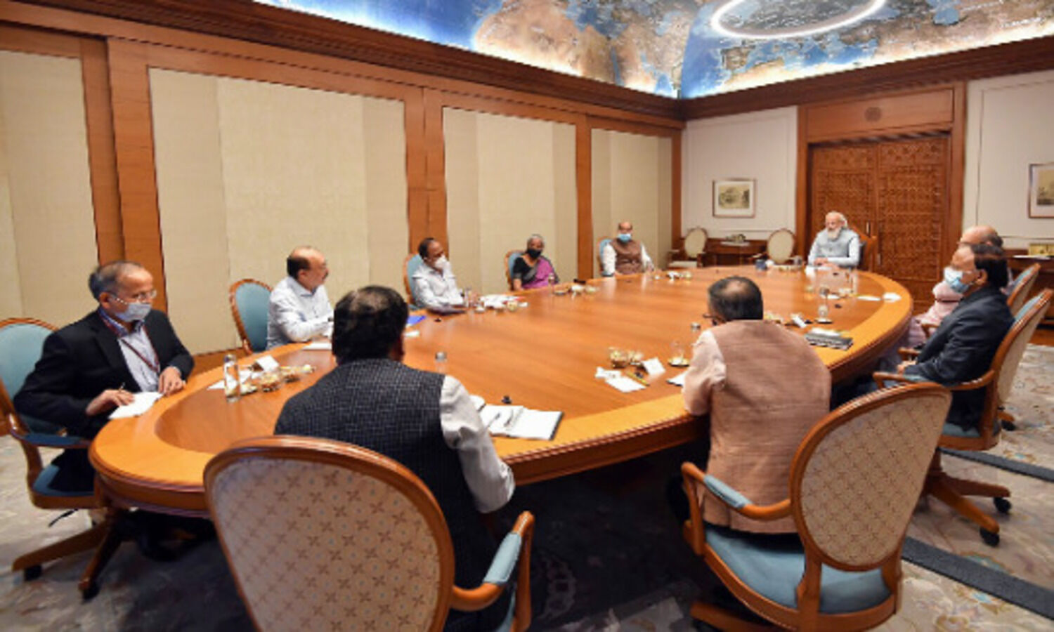 PM briefed about Omicron; asks officials to review plans to ease intl travel restrictions