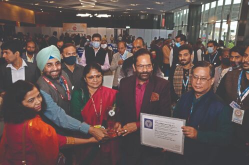 Vocal for Local: Hunar Haat receives IITF2021 Silver Medal Vocal for Local: Hunar Haat receives IITF2021 Silver Medal