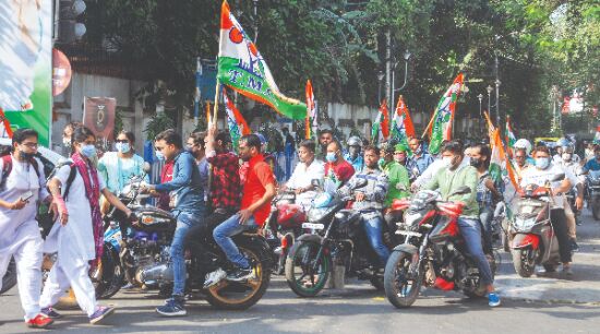 Firhad Hakim, Debasish Kumar among others file nominations Firhad Hakim, Debasish Kumar among others file nominations