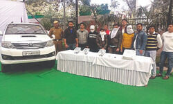 4 of gang held for supplying weapons in bullet-proof SUV 4 of gang held for supplying weapons in bullet-proof SUV