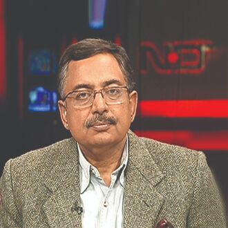 Vinod Dua remains extremely critical and fragile, says daughter