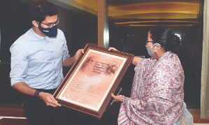 Mamata meets Shiv Sena leaders Aaditya Thackeray, Sanjay Raut Mamata meets Shiv Sena leaders Aaditya Thackeray, Sanjay Raut