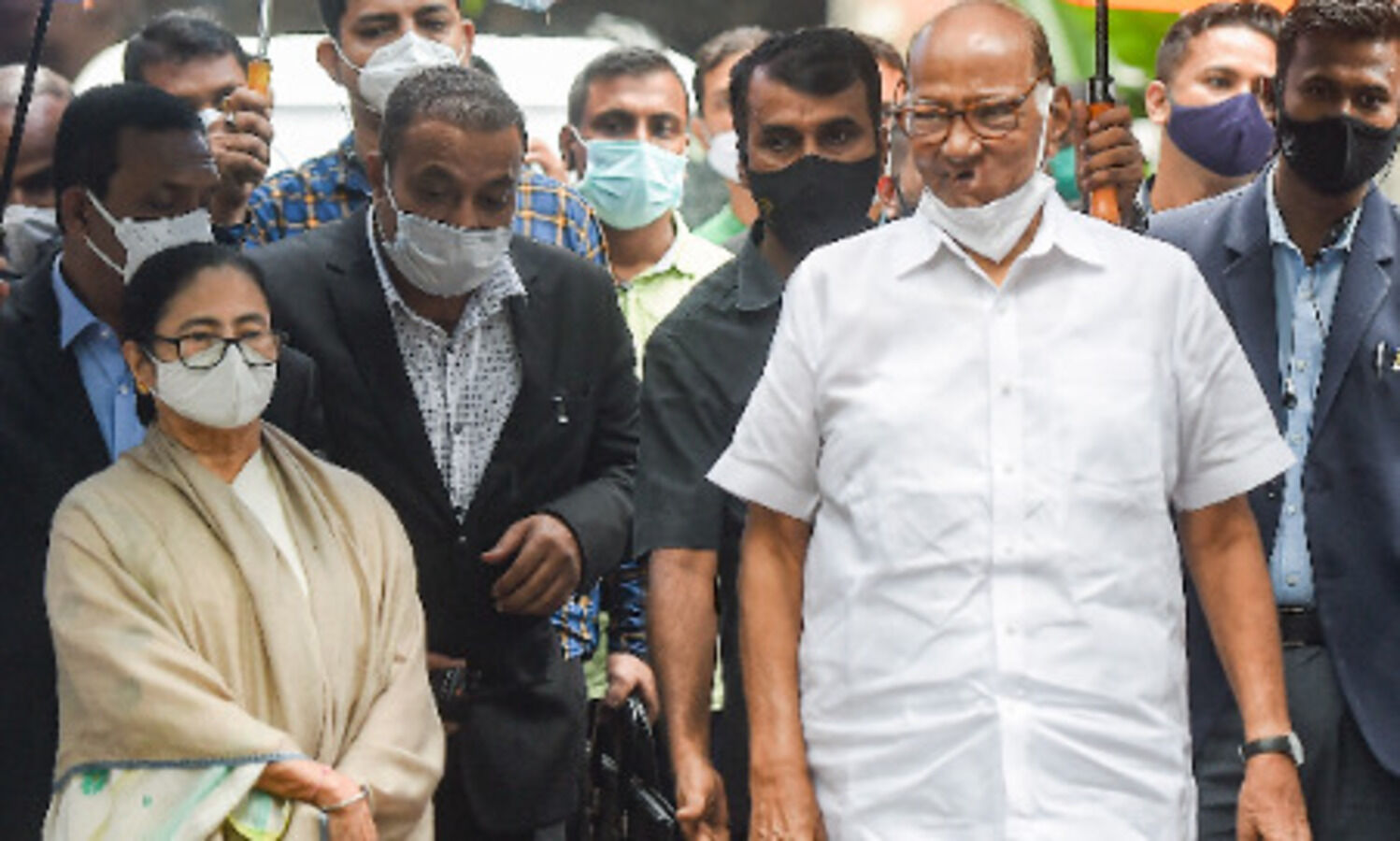 Mamata meets Pawar, takes swipes at Cong, calls for unity of regional parties against BJP