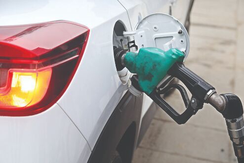 Delhi cuts VAT, petrol cost down by nearly Rs 8/litre