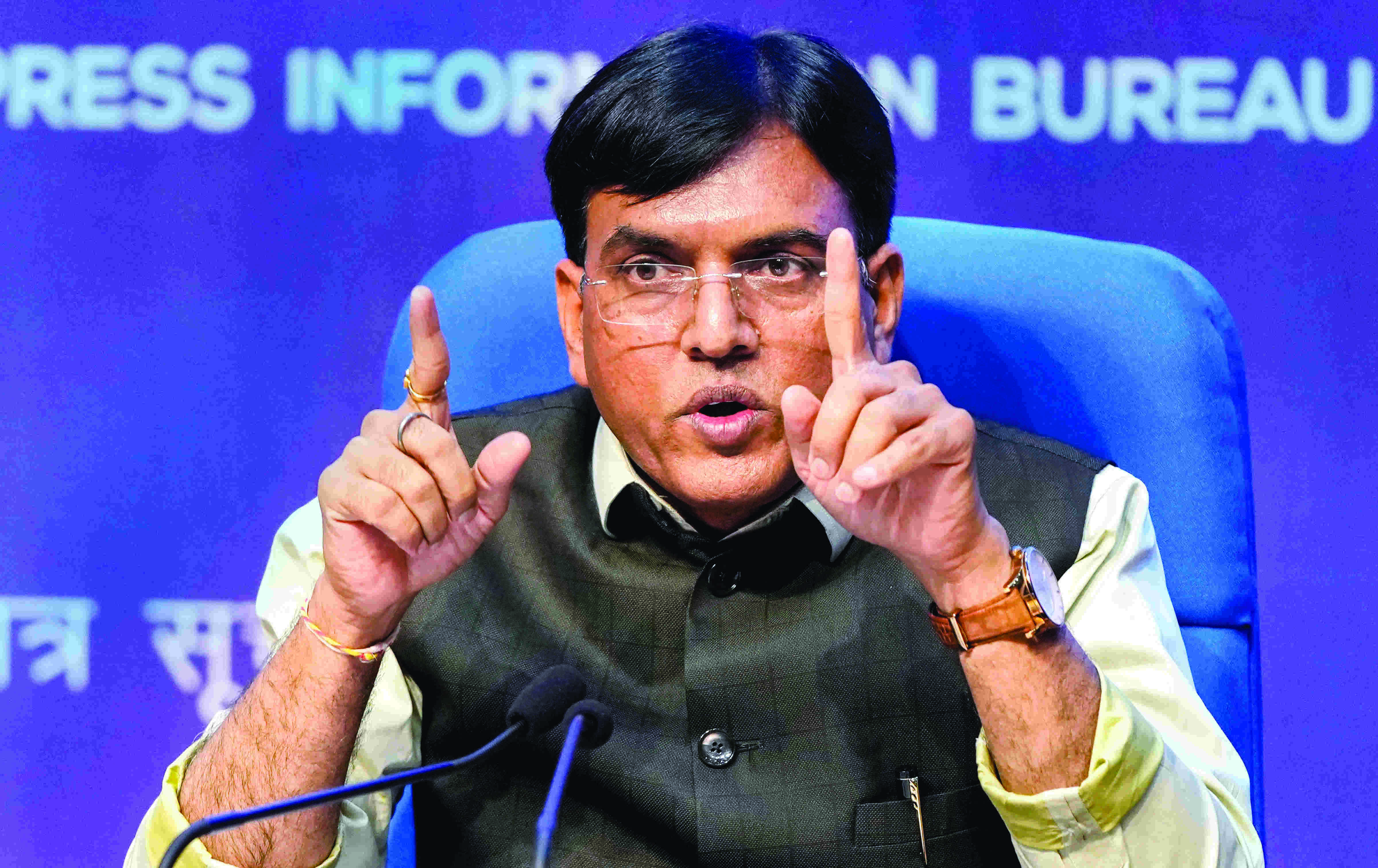 Mandaviya meets airport, port health officials over screening at entry points Mandaviya meets airport, port health officials over screening at entry points