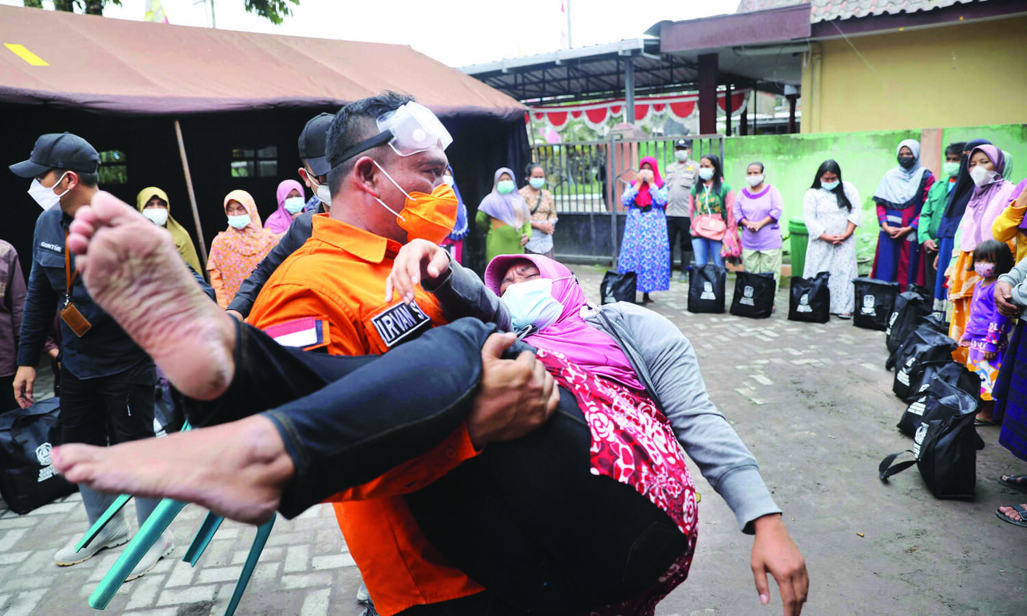 Death toll rises to 13 in Indonesia volcano eruption