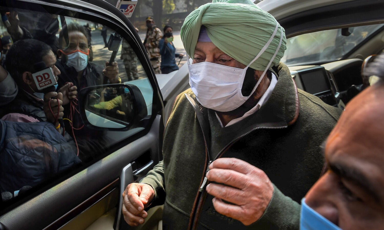 Amarinder opens his party office in Chandigarh