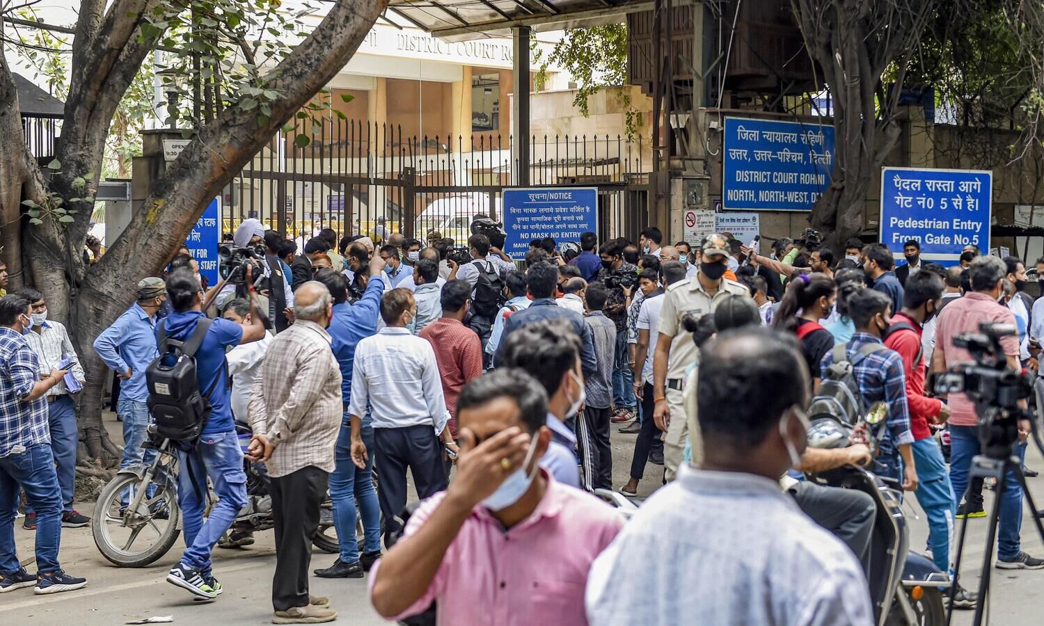 Explosion in Delhis Rohini court, proceedings suspended