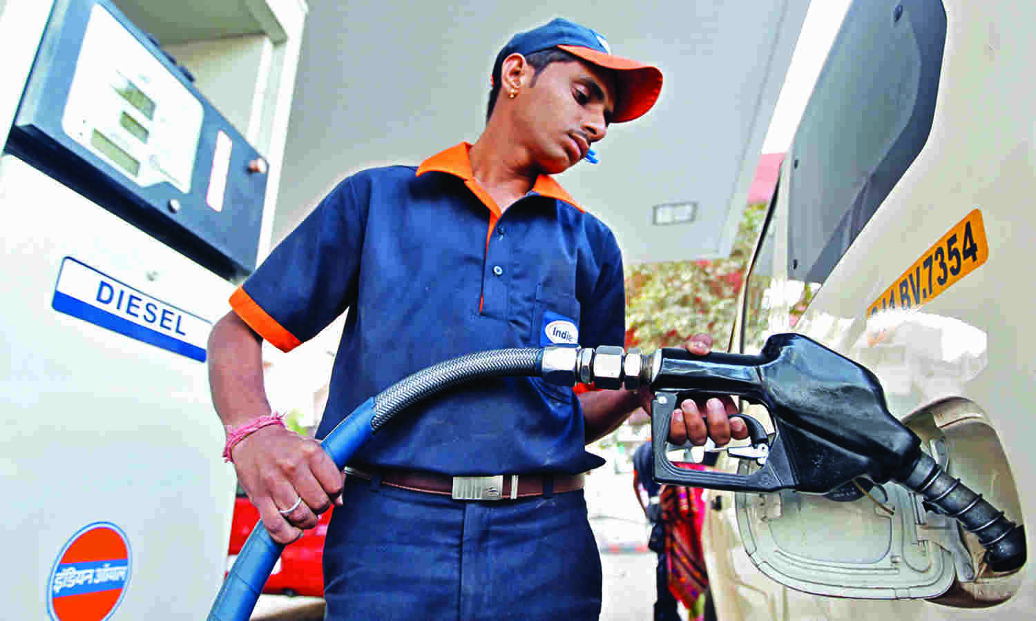 Govt planning to use stubble for biofuels, manure: Union Minister