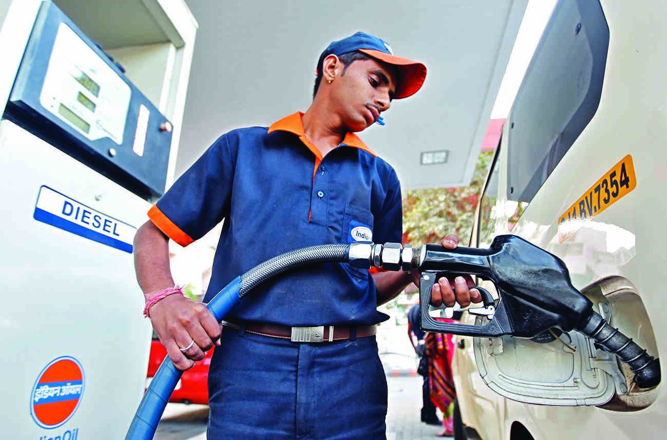 Govt planning to use stubble for biofuels, manure: Union Minister