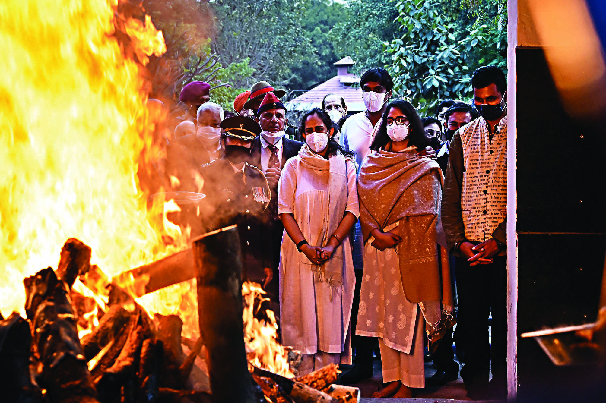 17-gun salute: CDS Rawat and wife cremated with full military honours 17-gun salute: CDS Rawat and wife cremated with full military honours