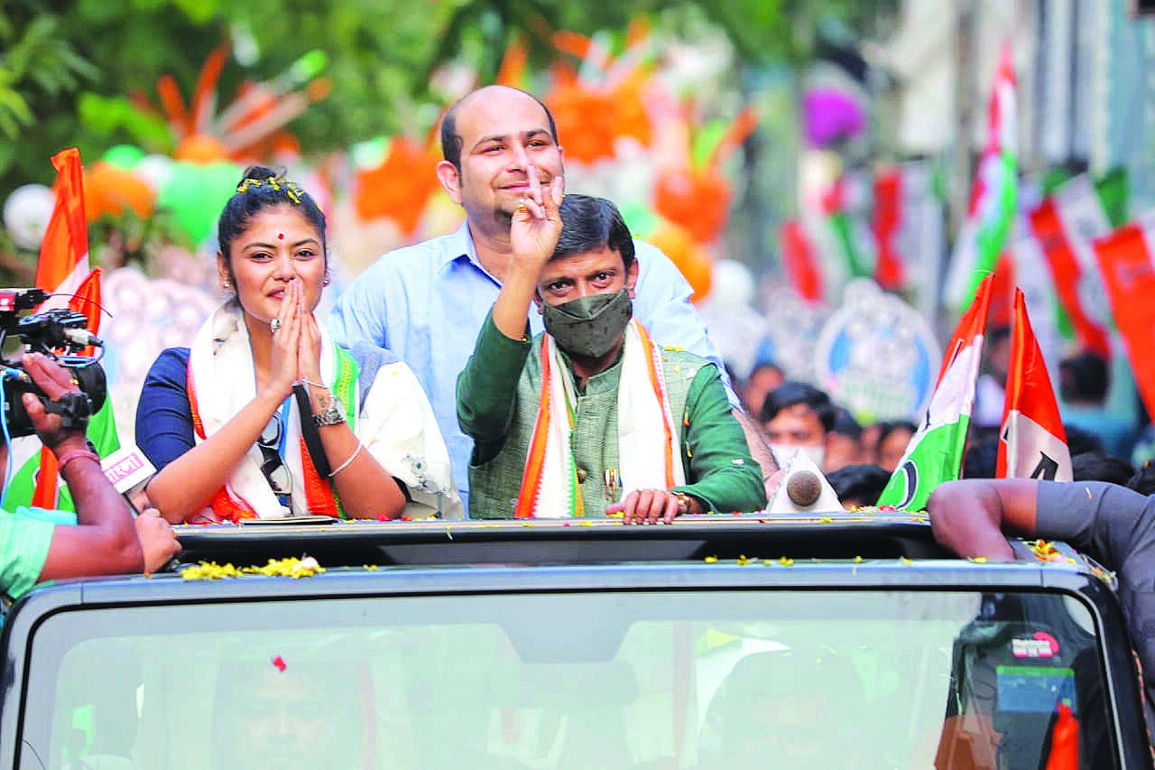 Candidates campaign in full throttle on last Sunday ahead of civic elections on Dec 19 Candidates campaign in full throttle on last Sunday ahead of civic elections on Dec 19