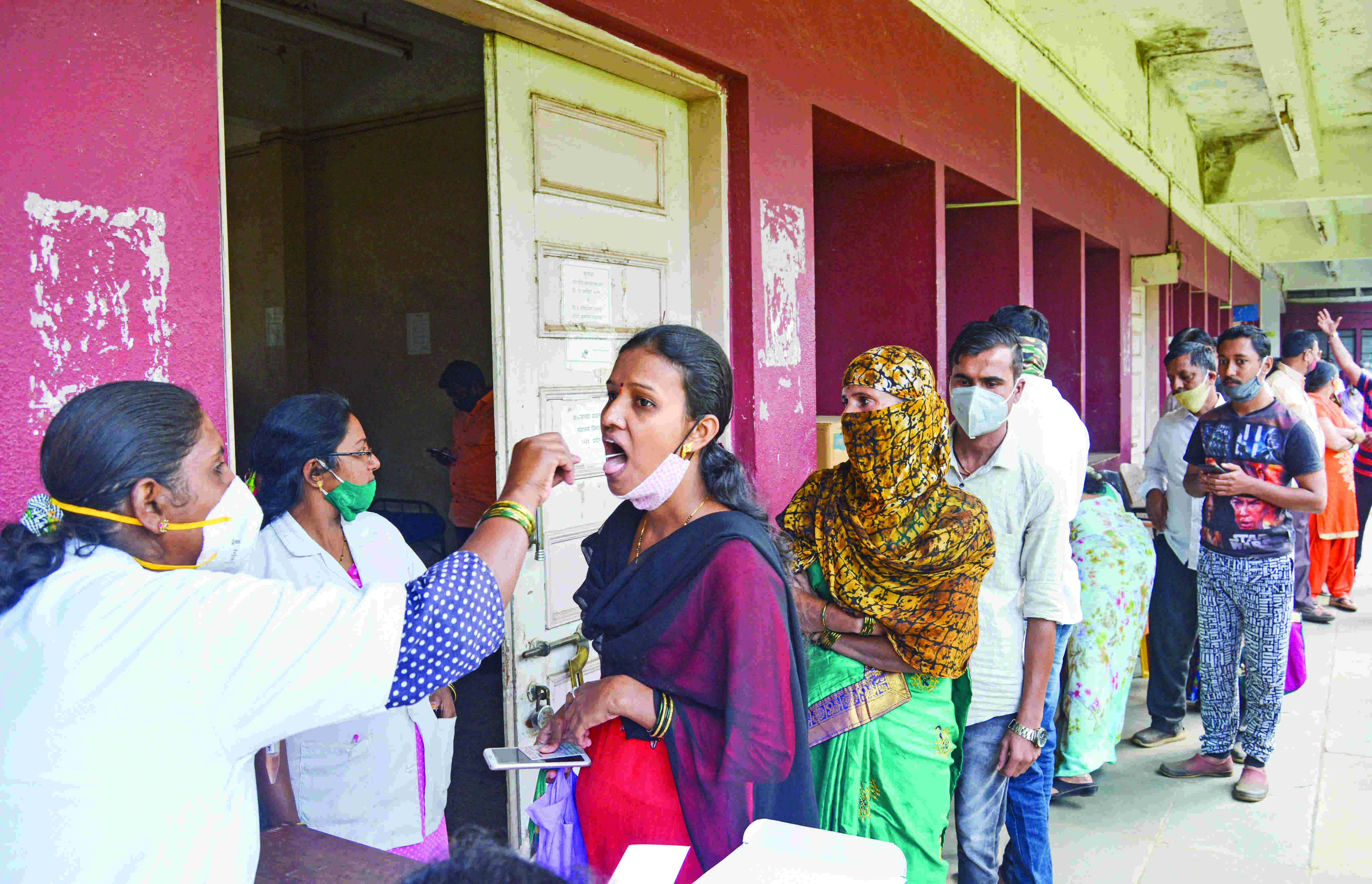 Mahas Covid caseload rises by 704, death toll by 16; active tally at 6,441 Mahas Covid caseload rises by 704, death toll by 16; active tally at 6,441