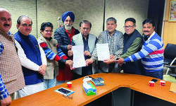 North MCD staff temporarily end strike North MCD staff temporarily end strike