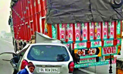 3 dead, 2 critical in two separate road accidents on Yamuna E-way 3 dead, 2 critical in two separate road accidents on Yamuna E-way