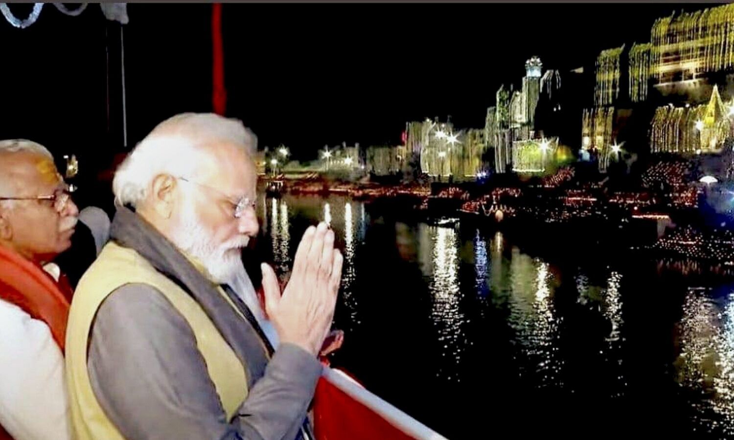 PM visits Kashi Vishwanath Dham, Banaras railway station around midnight