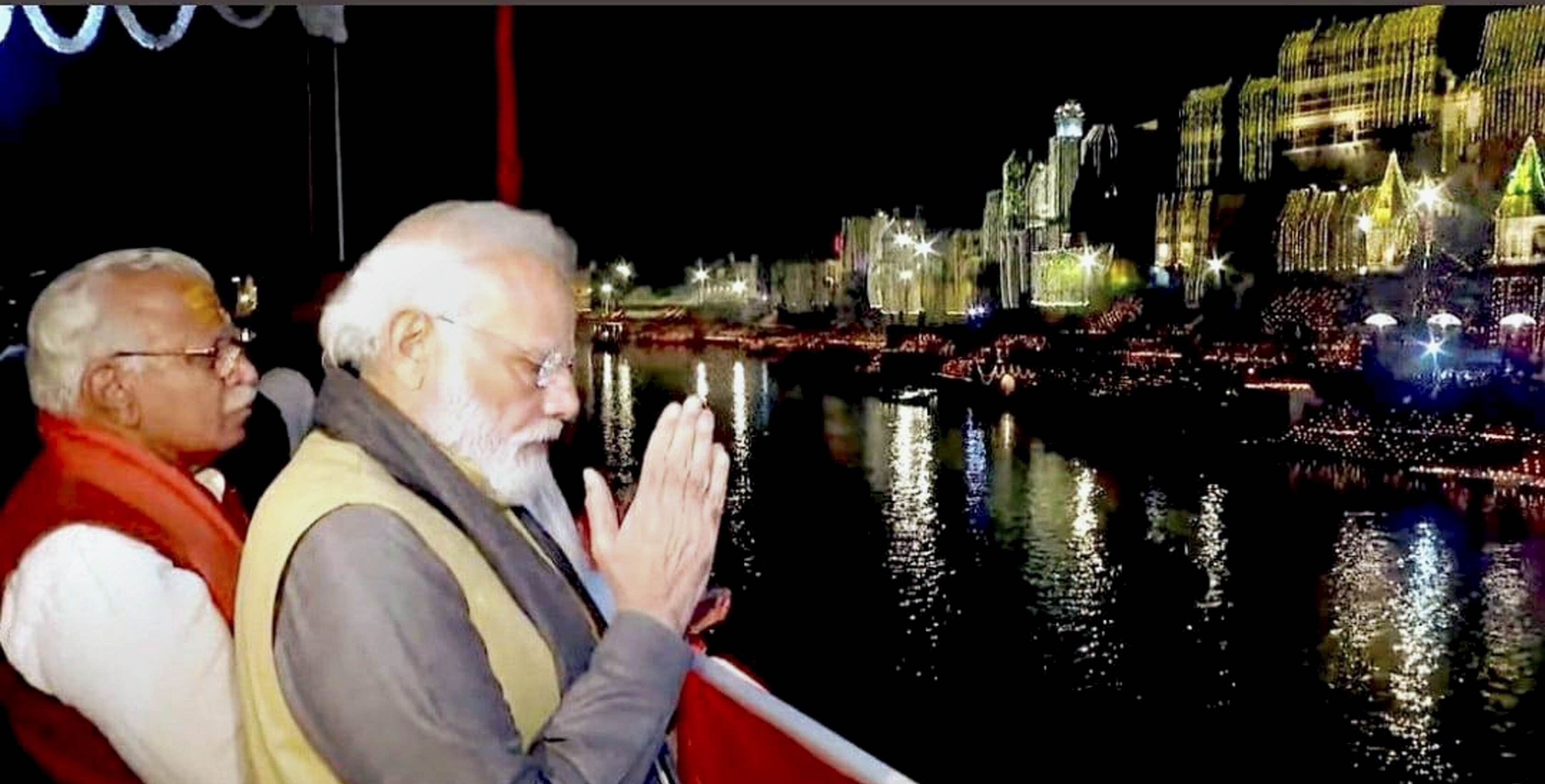 PM visits Kashi Vishwanath Dham, Banaras railway station around midnight