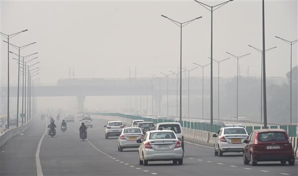 Cold morning in city, air quality very poor Cold morning in city, air quality very poor