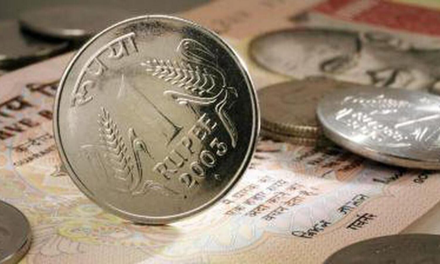 Rupee recovers 10 paise to 76.22 against US dollar in early trade