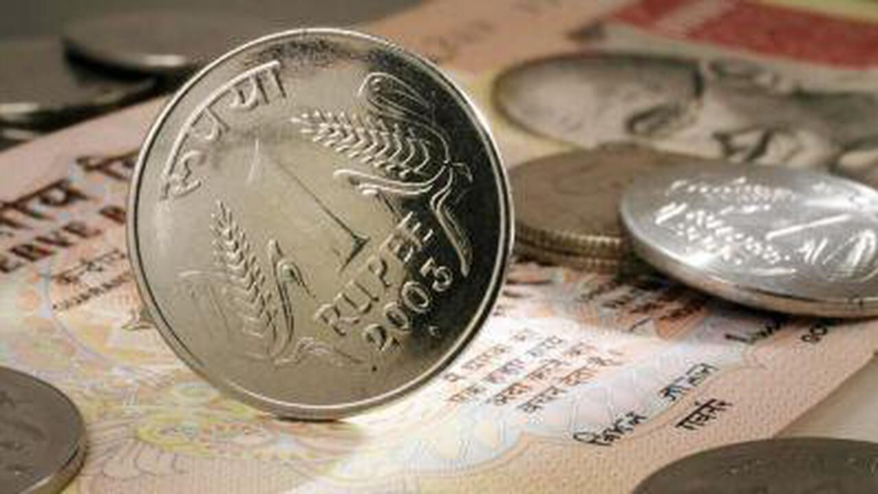 Rupee recovers 10 paise to 76.22 against US dollar in early trade Rupee recovers 10 paise to 76.22 against US dollar in early trade