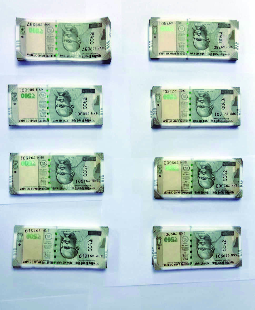 Fake currency worth Rs 4L seized, 2 held Fake currency worth Rs 4L seized, 2 held