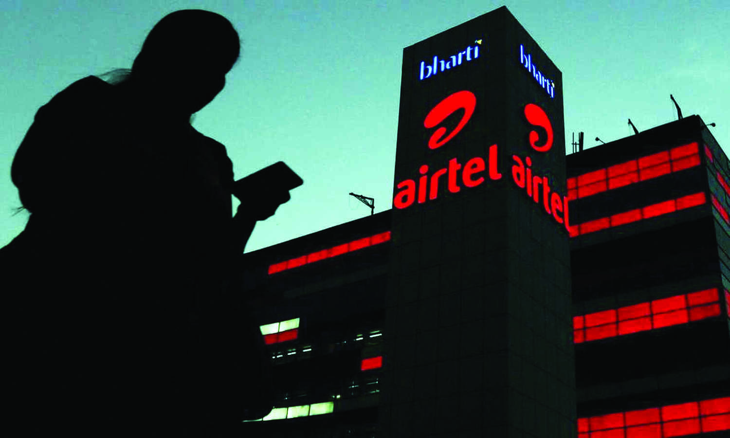 Airtel prepays `15,519 cr to clear all deferred liabilities for 2014 spectrum