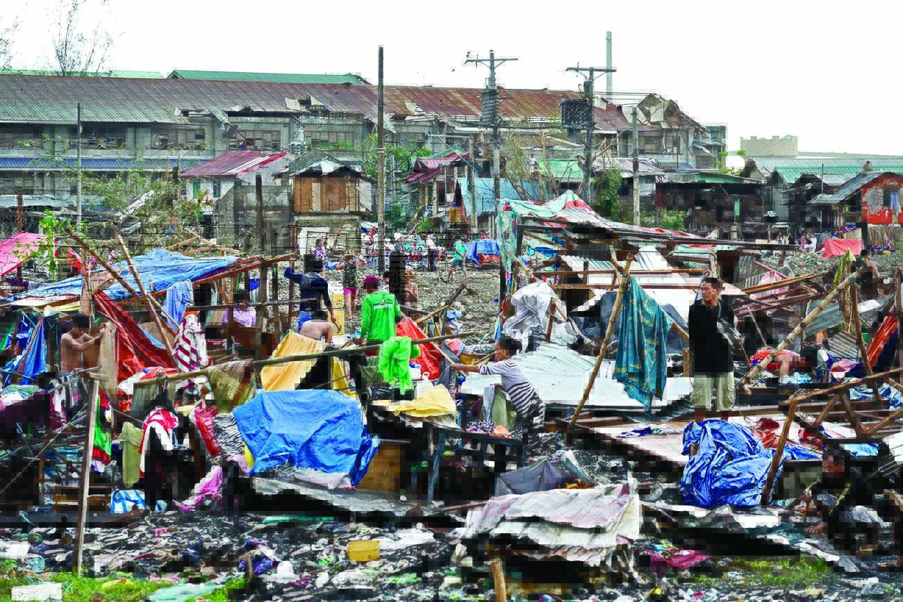 Typhoon leaves 12 dead, traps people on roofs in Philippines Typhoon leaves 12 dead, traps people on roofs in Philippines