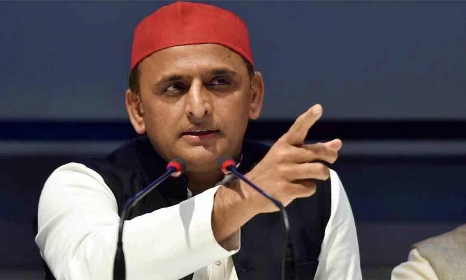 Akhilesh compares Lakhimpur violence with Jallianwala Bagh, says BJP will be swept away in elections