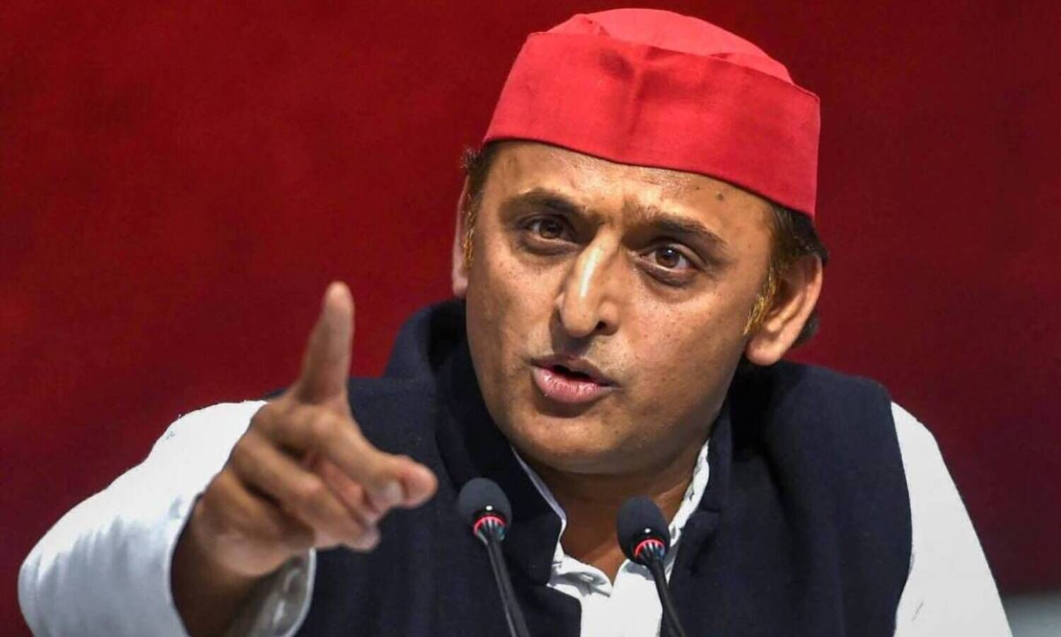 Yogi getting my telephones tapped: Akhilesh Yadav