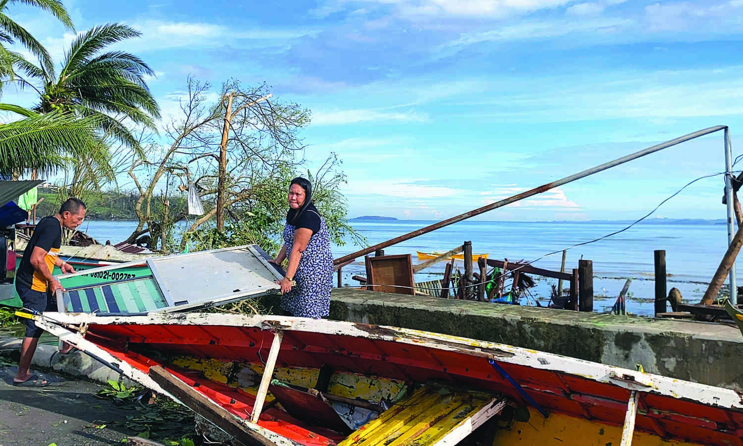 Typhoon deaths in Philippines top 100, mayors plead for food