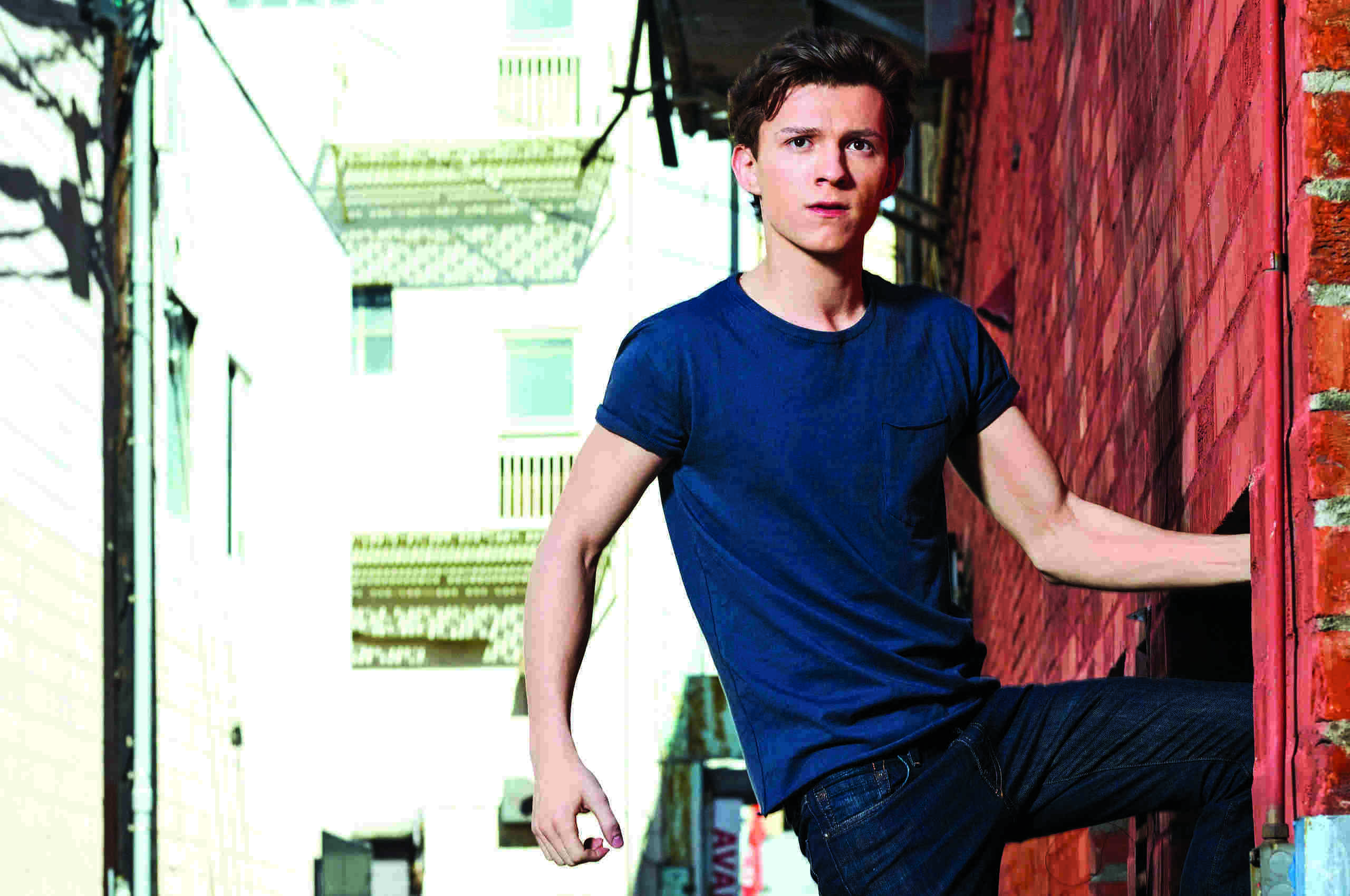 Tom pays tribute to his No Way Home stunt doubles Tom pays tribute to his No Way Home stunt doubles