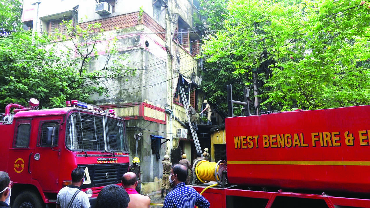 Jorasanko: Fire at godown doused after six hours Jorasanko: Fire at godown doused after six hours