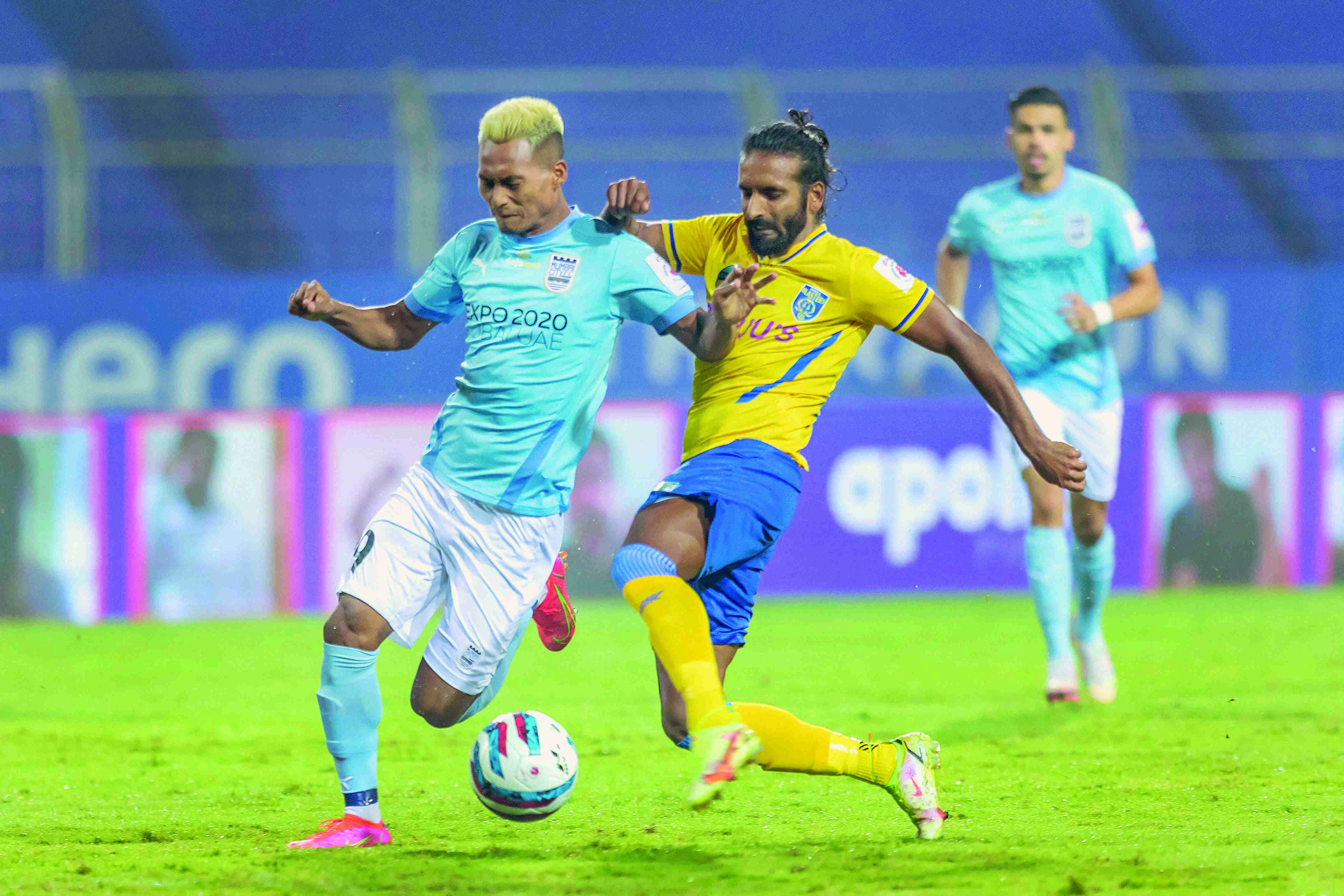 10-man Mumbai City FC suffer shock defeat to Kerala Blasters in ISL 10-man Mumbai City FC suffer shock defeat to Kerala Blasters in ISL