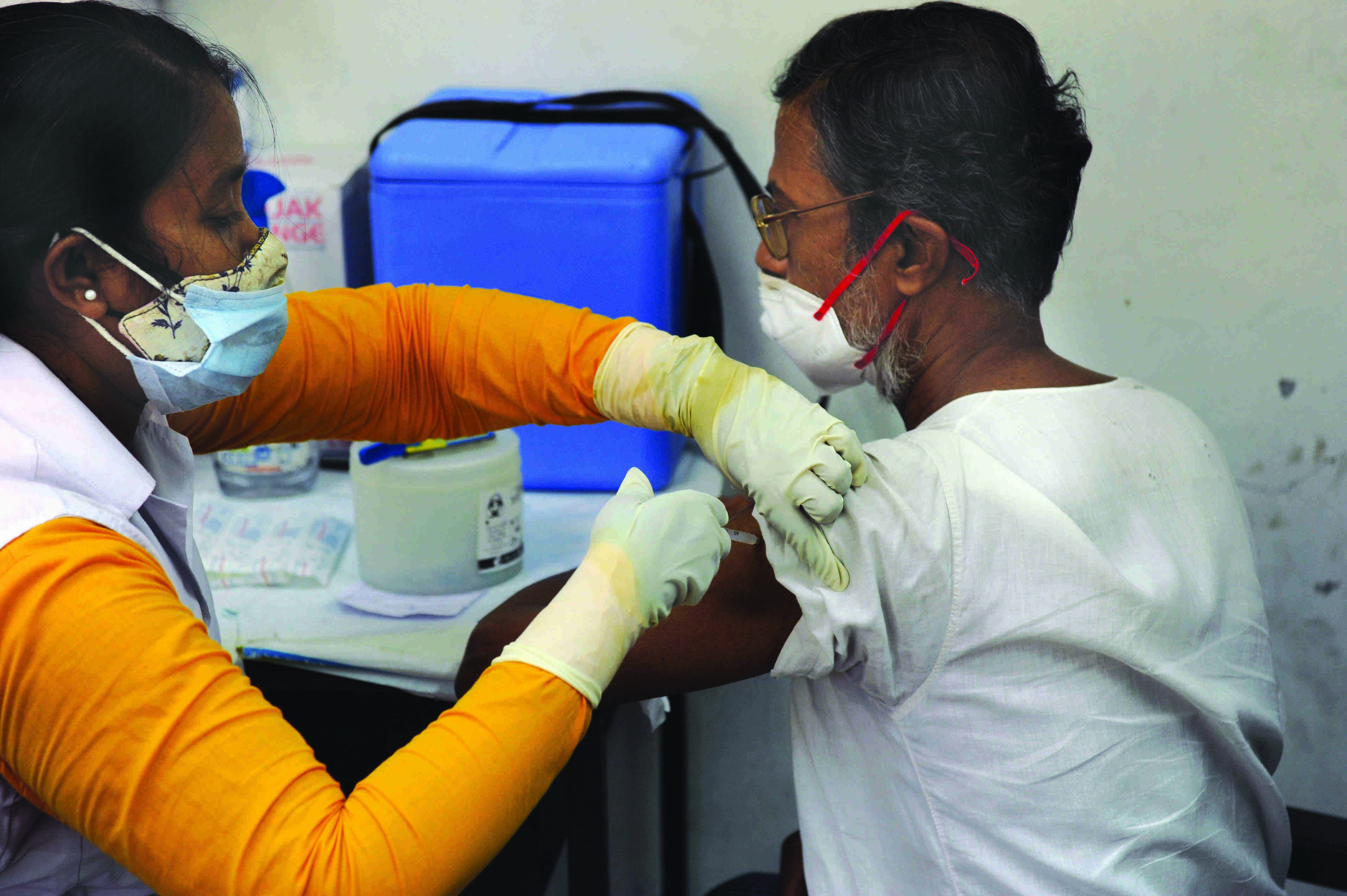 Milestone: Bengal cumulatively administers over 10 cr doses so far Milestone: Bengal cumulatively administers over 10 cr doses so far