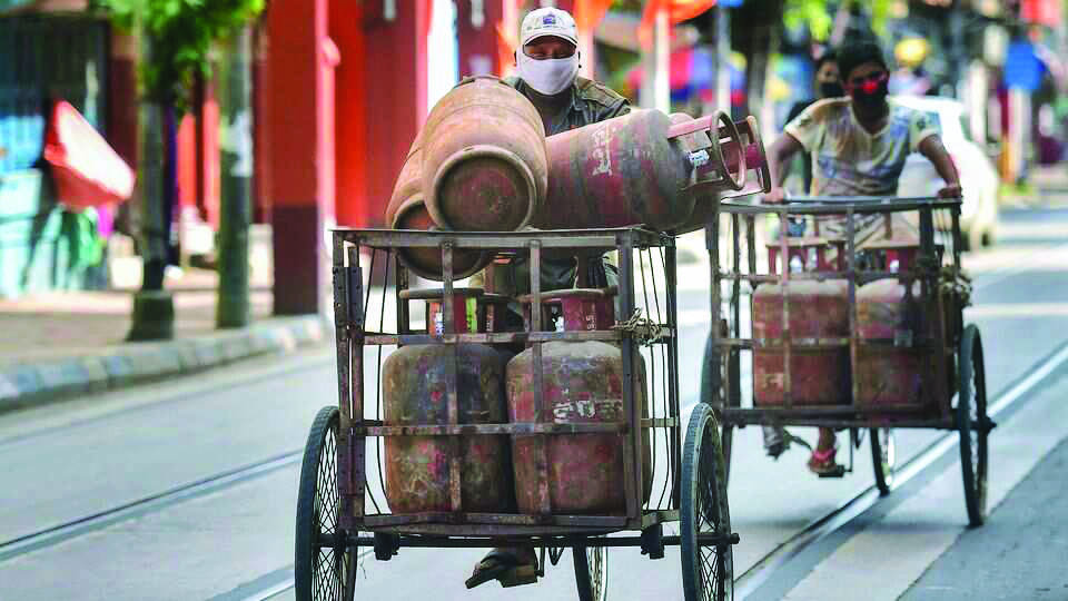 Delhi tops the list of average subsidised domestic cooking gas refill consumption Delhi tops the list of average subsidised domestic cooking gas refill consumption