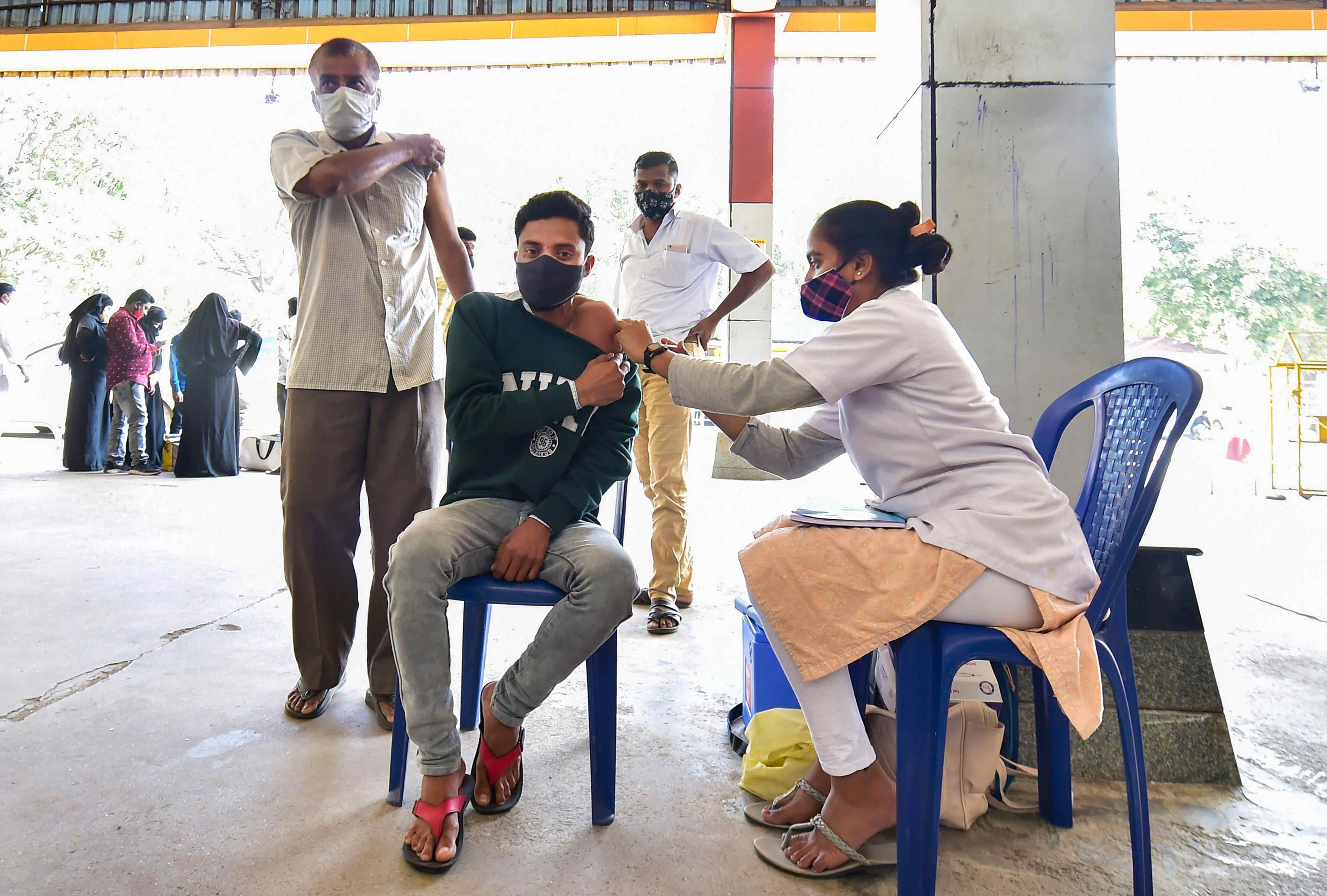 Indias Omicron tally at 213, Delhi & Maharashtra top the list; PM may hold review meet tomorrow Indias Omicron tally at 213, Delhi & Maharashtra top the list; PM may hold review meet tomorrow