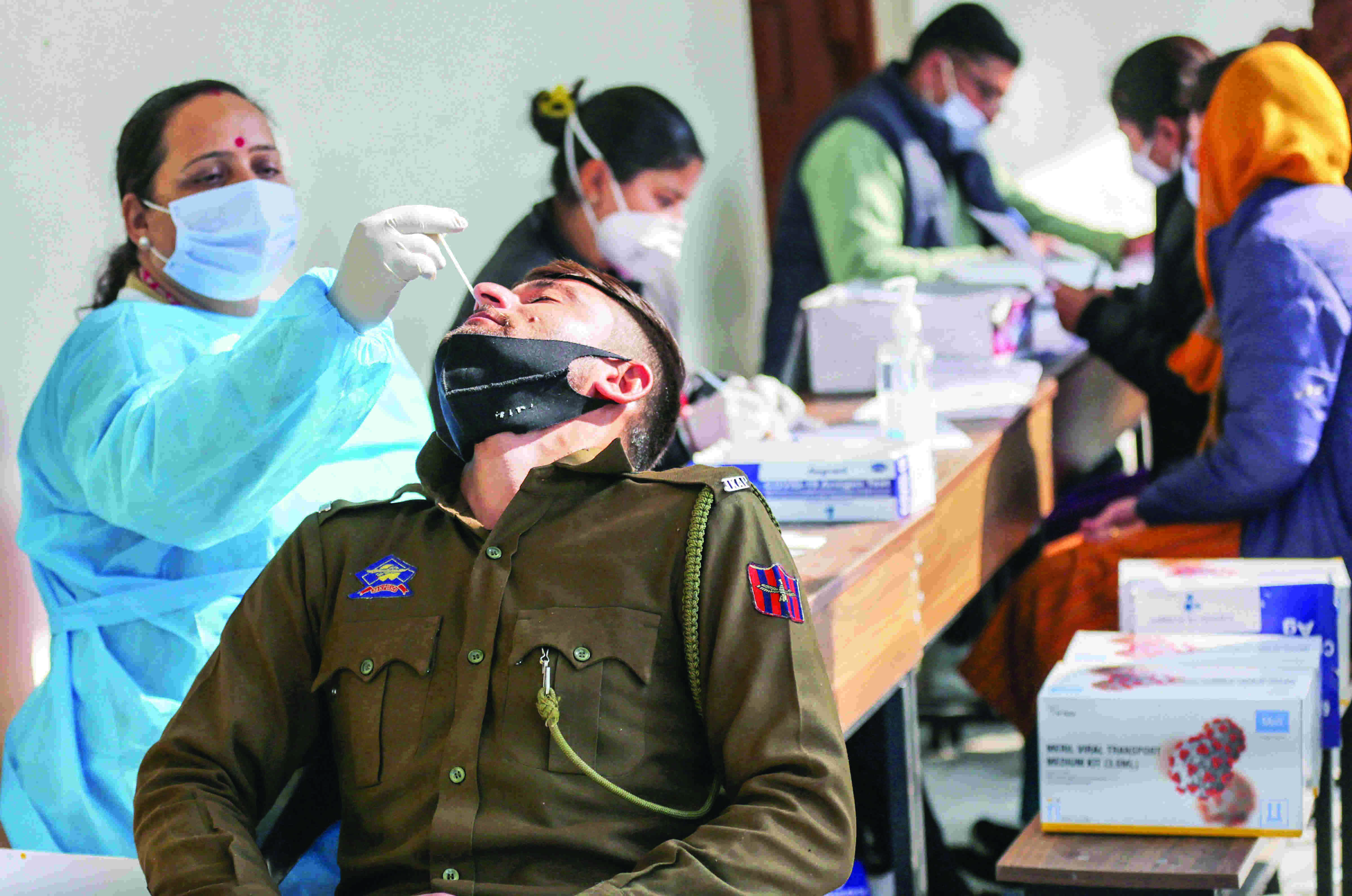 Govt urges private health sector to be ready to face Omicron threat