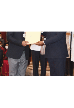 Brimming with ups and downs Brimming with ups and downs