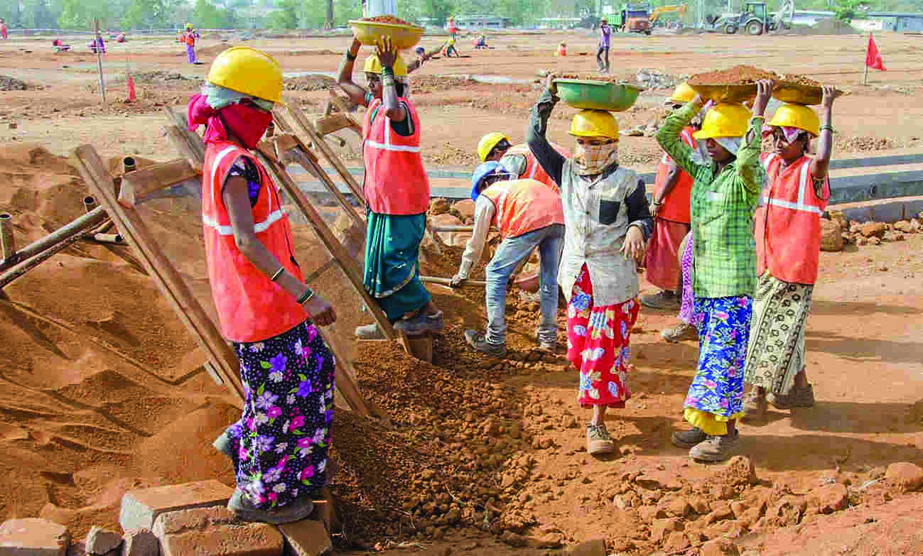 Every 3rd informal worker registered on e-Shram, total enrollment cross 14 cr mark Every 3rd informal worker registered on e-Shram, total enrollment cross 14 cr mark