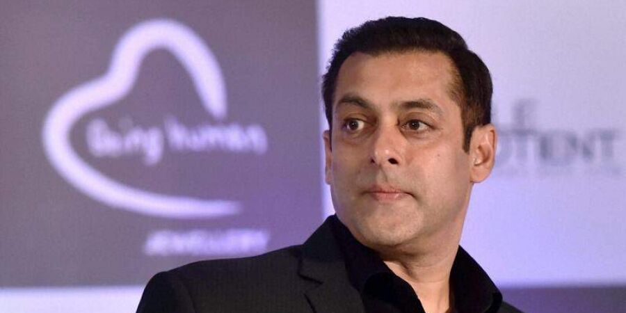 Salman Khan bitten by non-venomous snake