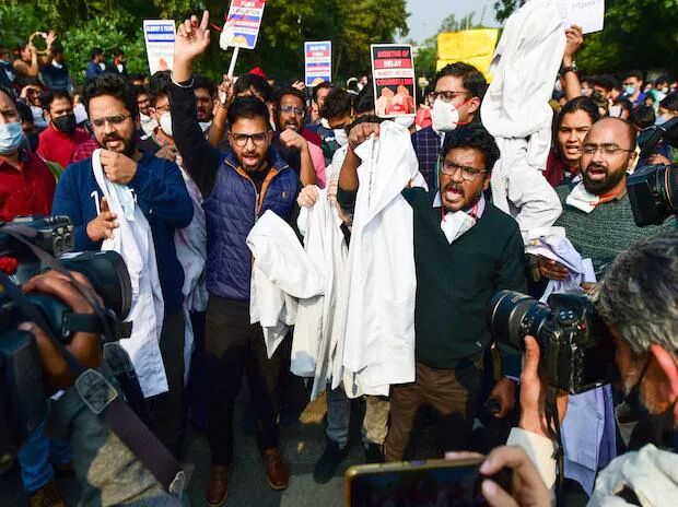 NEET-PG 2021 counselling: Face-off between protesting doctors, police as stir intensifies