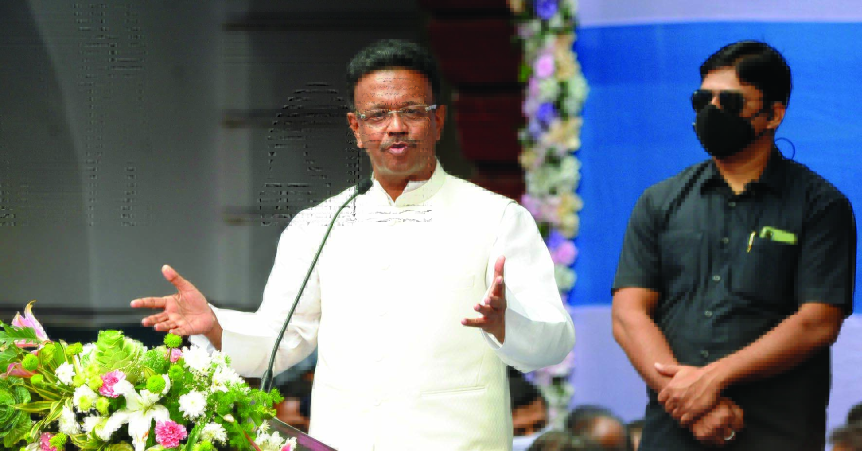 Hakim takes oath as Mayor, says will serve as pradhan sevak of the city Hakim takes oath as Mayor, says will serve as pradhan sevak of the city