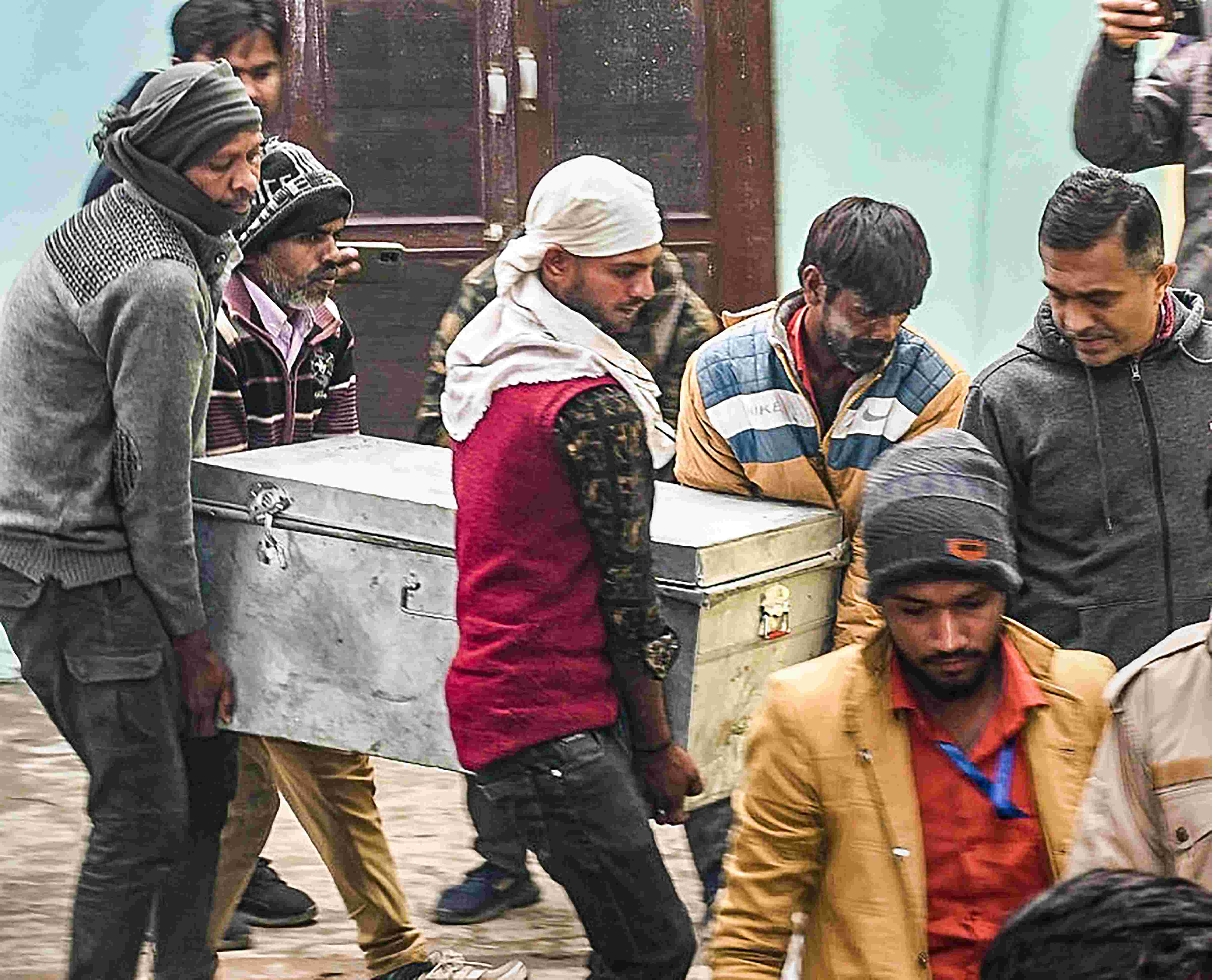 I-T raids Uttar Pradesh entities engaged in perfume trade; SP says Kannauj MLC searched