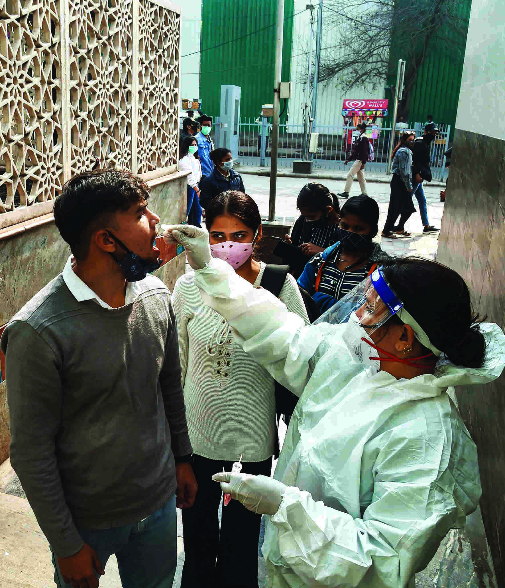 Delhi reports 3,194 fresh COVID-19 cases, positivity rate logged at 4.59% Delhi reports 3,194 fresh COVID-19 cases, positivity rate logged at 4.59%