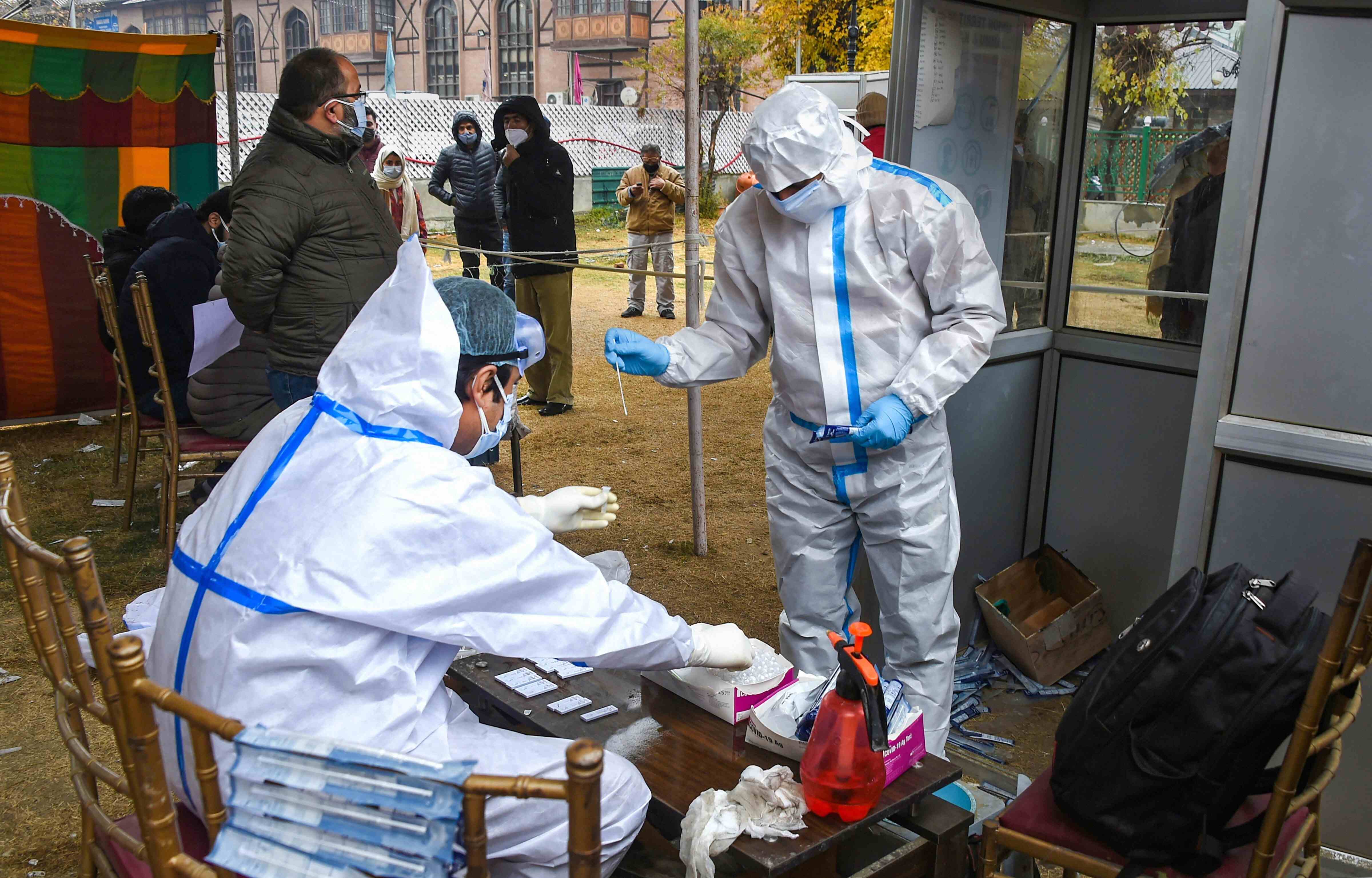 Delhi logs 10,665 Covid cases, positivity rate at 11.88 per cent Delhi logs 10,665 Covid cases, positivity rate at 11.88 per cent