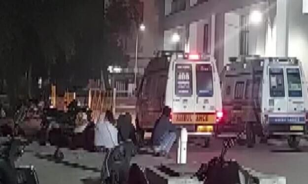 Guj: 6 factory workers die, 22 hospitalised after inhaling toxic chemical fumes Guj: 6 factory workers die, 22 hospitalised after inhaling toxic chemical fumes